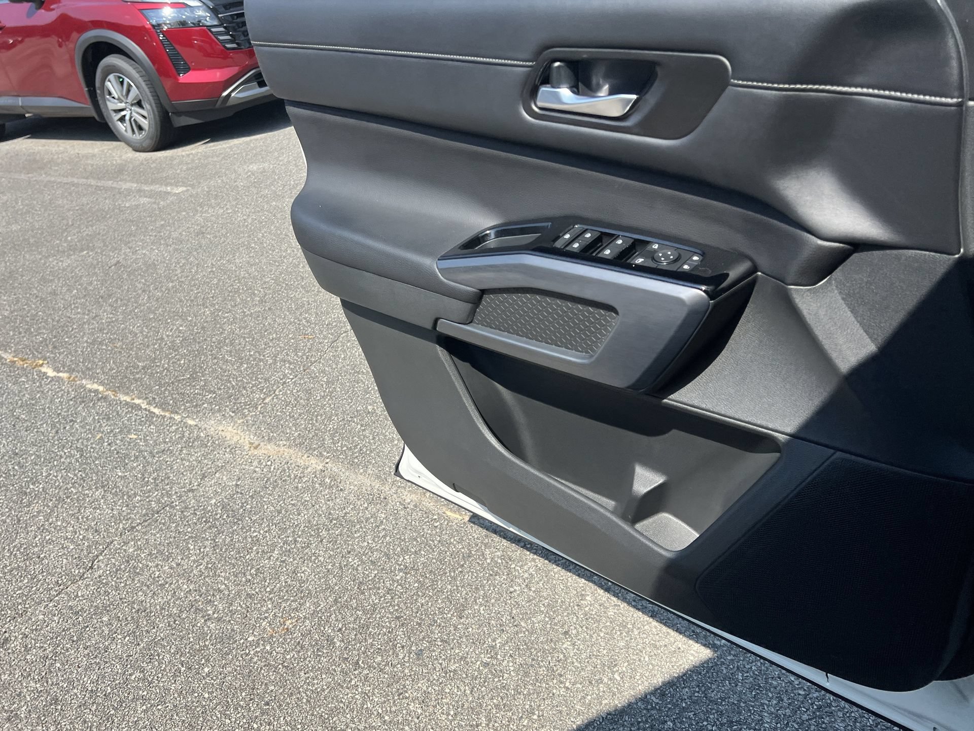 Used 2024 Nissan Pathfinder SL AWD/4WD image 14
