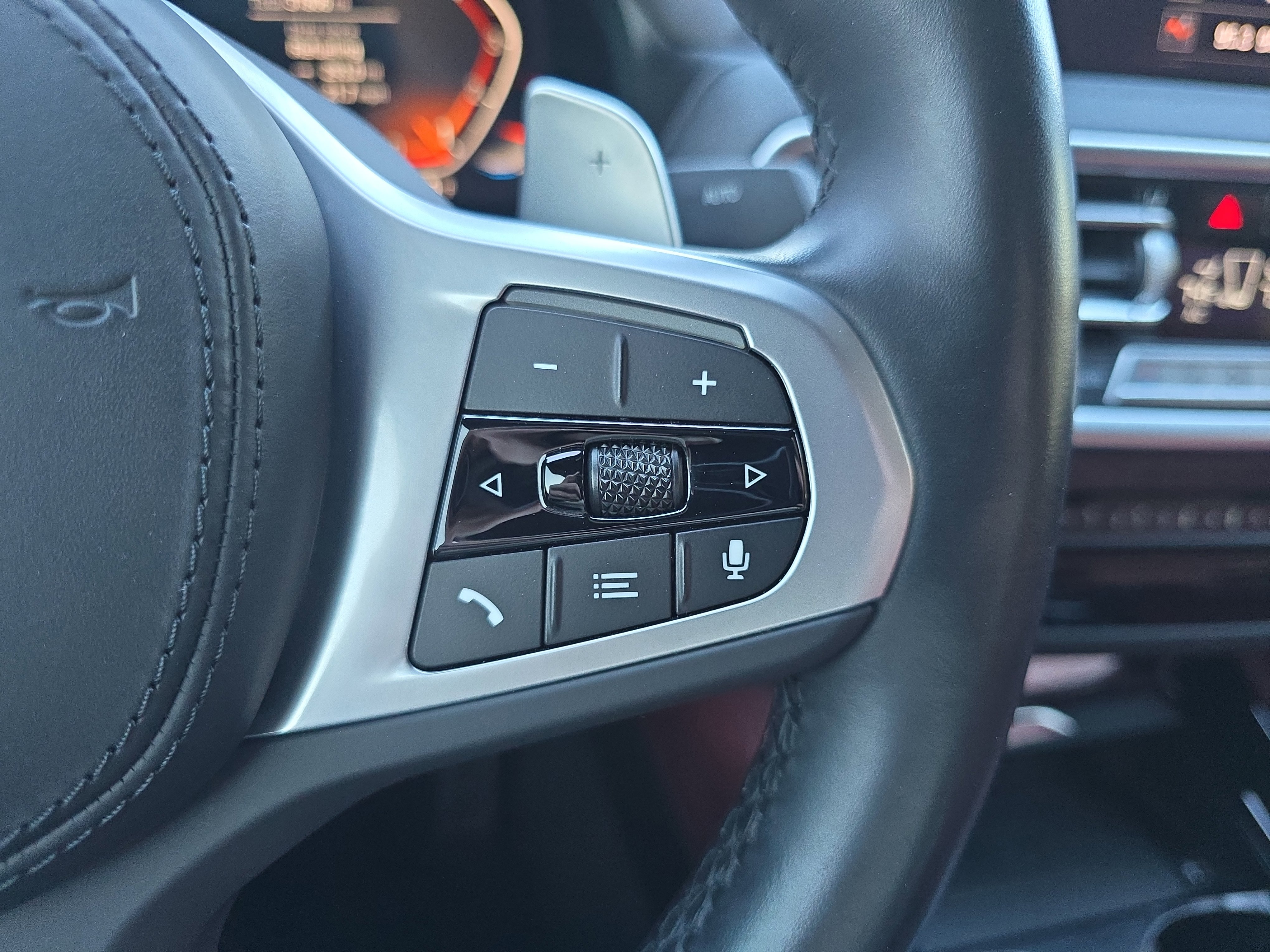 Used 2024 BMW X4 xDrive30i w/ Premium Package image 17