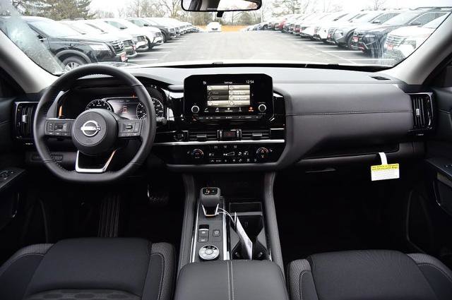 New 2025 Nissan Pathfinder SV image 8