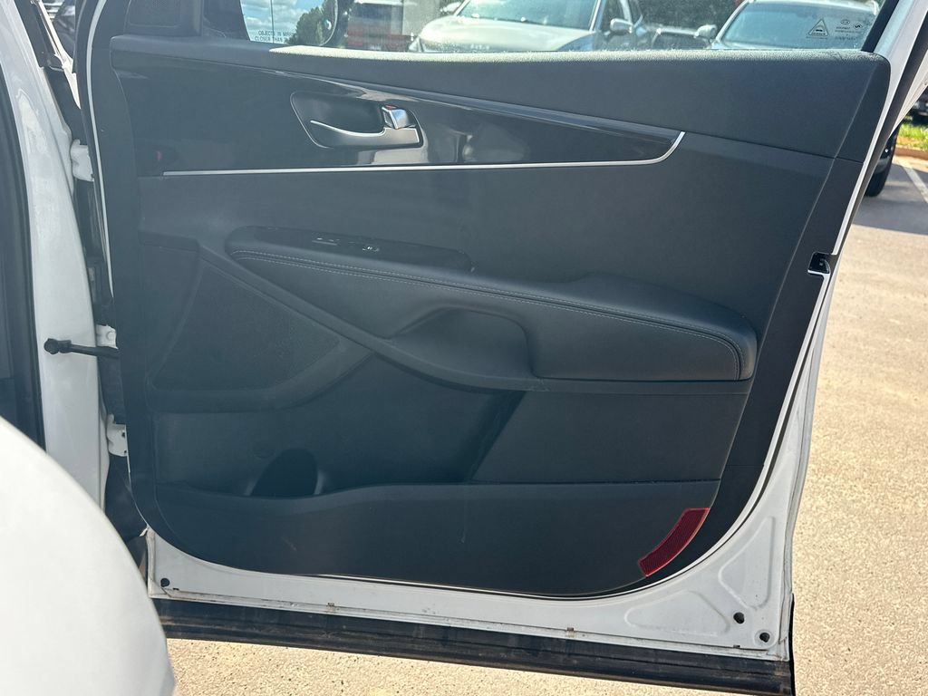 Used 2019 Kia Sorento FWD V6 image 14