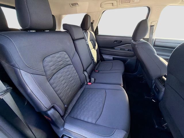 Used 2025 Nissan Pathfinder SV image 27