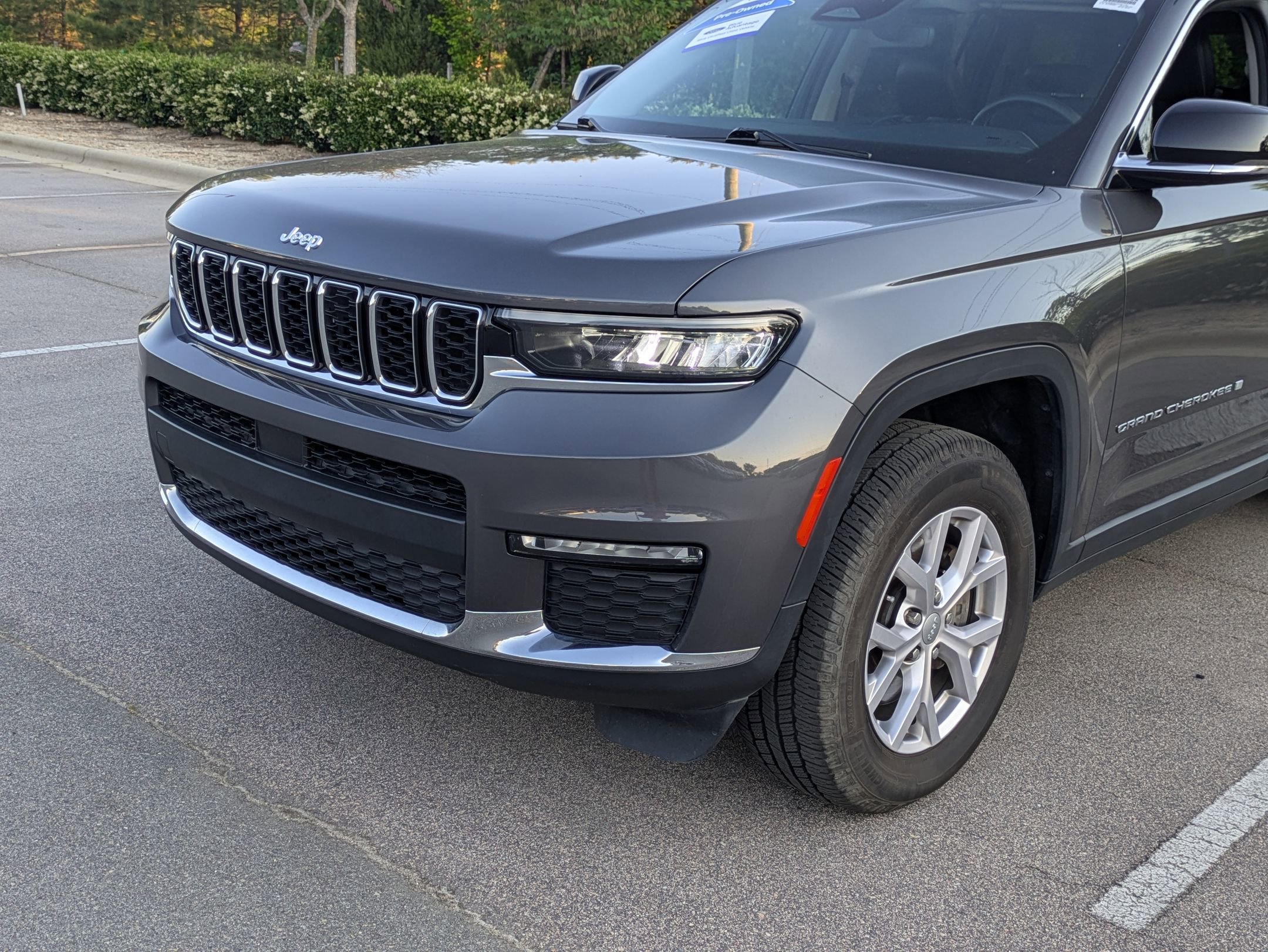Used 2022 Jeep Grand Cherokee L Limited AWD/4WD image 10