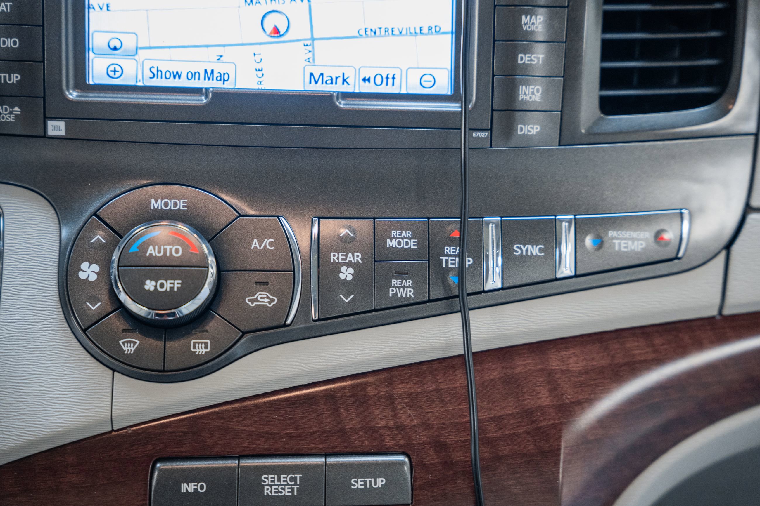 Used 2014 Toyota Sienna Limited image 30