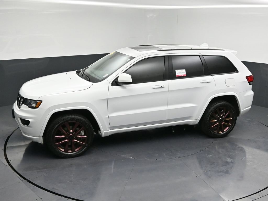 Used 2018 Jeep Grand Cherokee Altitude image 26