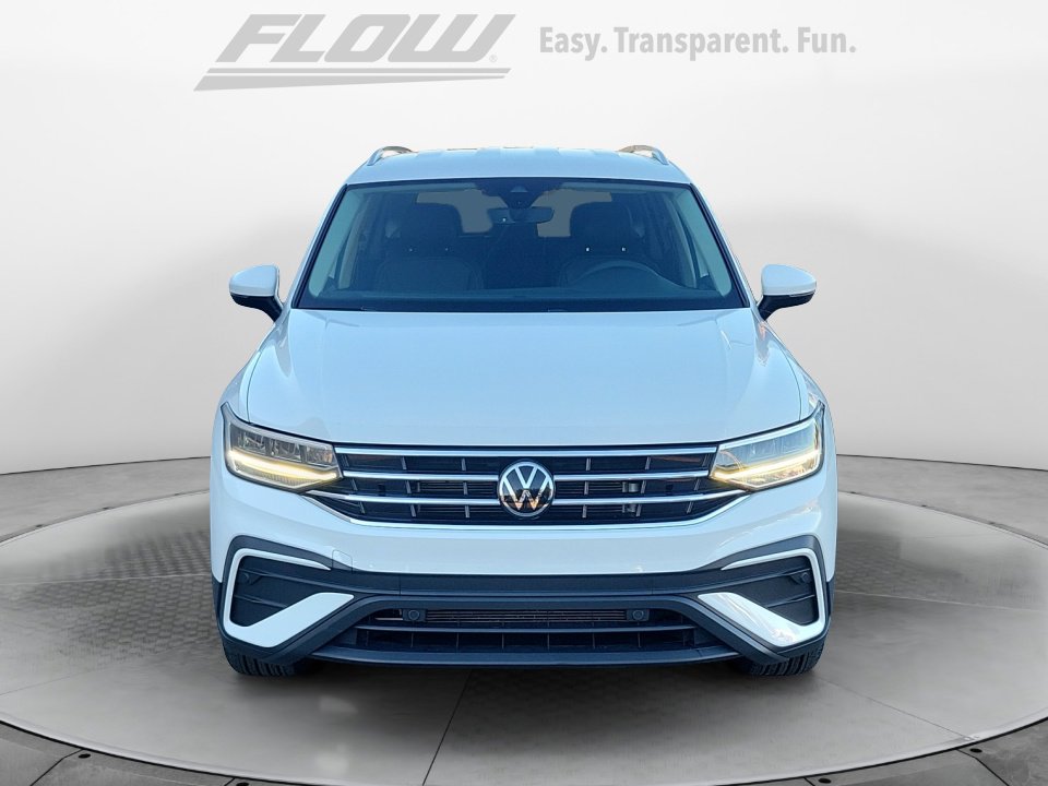 Certified 2022 Volkswagen Tiguan SE image 2