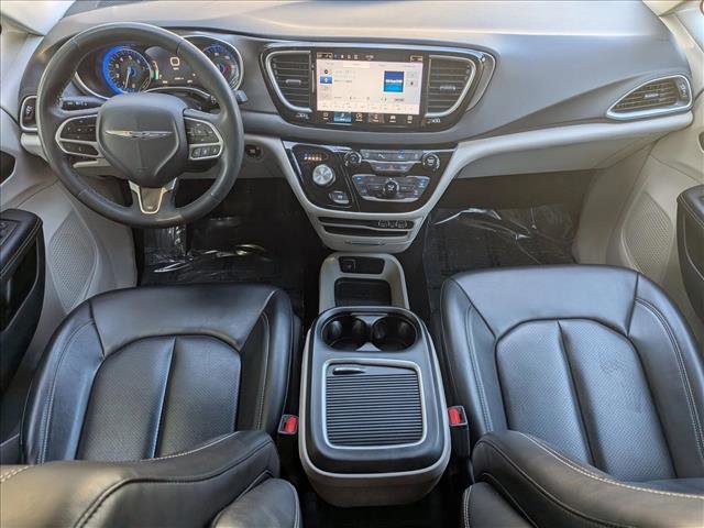 Used 2023 Chrysler Pacifica Touring-L image 17