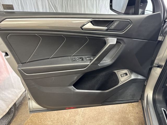 Used 2022 Volkswagen Tiguan SE R-Line image 21