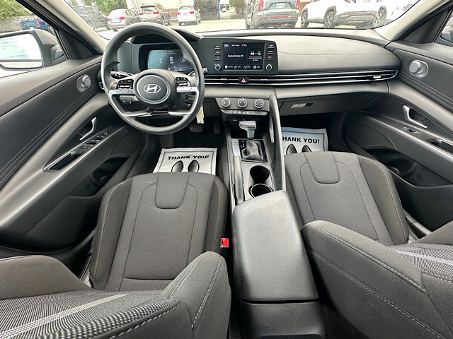 Certified 2024 Hyundai Elantra SE FWD image 17