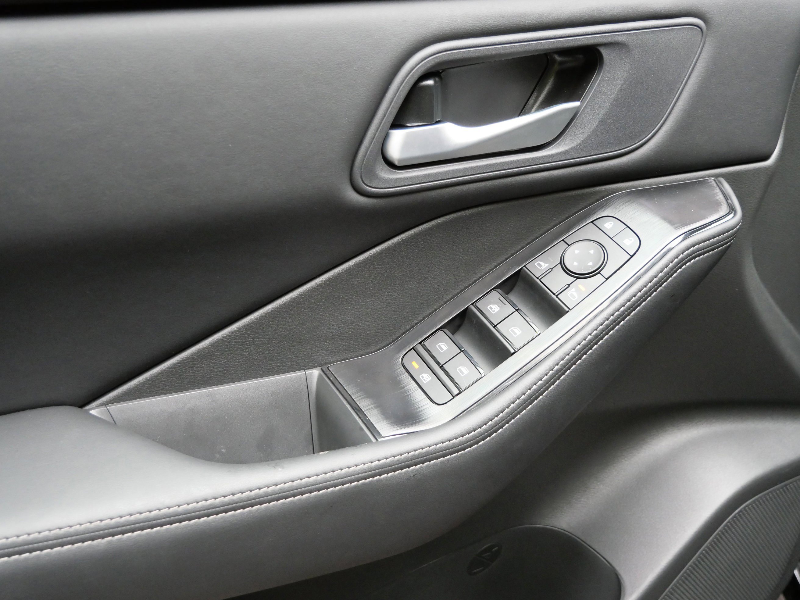 New 2026 Nissan Rogue SV image 10