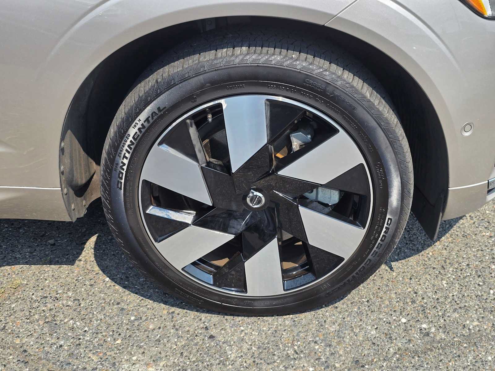 Used 2023 Volvo XC60 T8 Ultimate w/ Climate Package AWD/4WD image 9