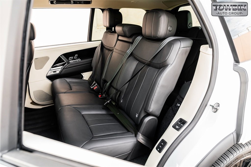 Used 2024 Land Rover Range Rover Long Wheelbase SE image 12