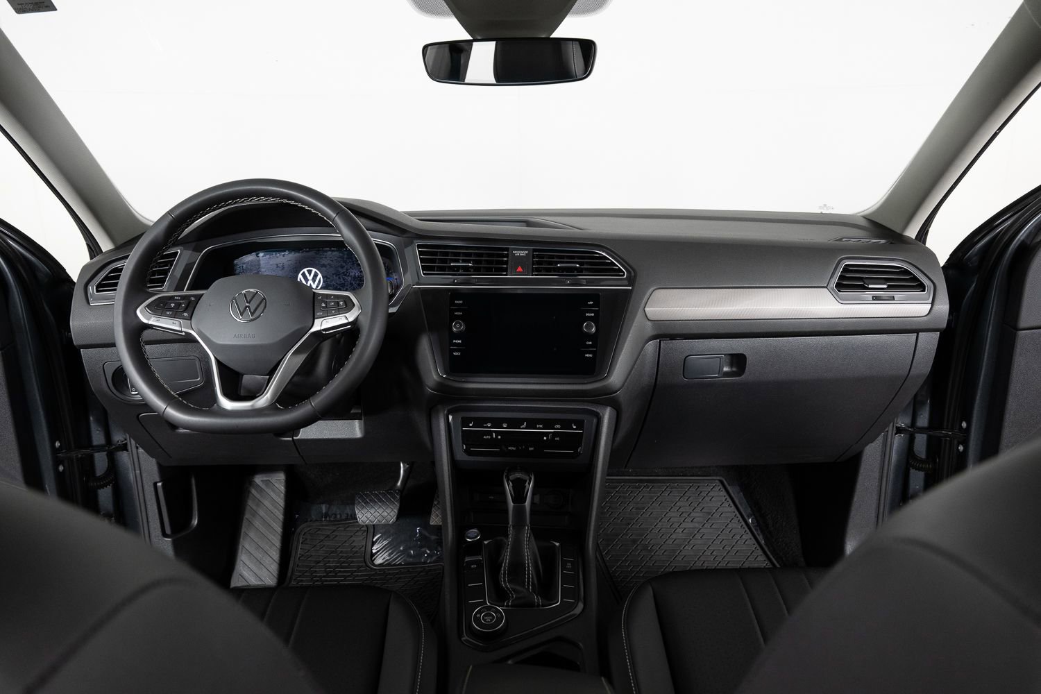 Used 2023 Volkswagen Tiguan SE image 29