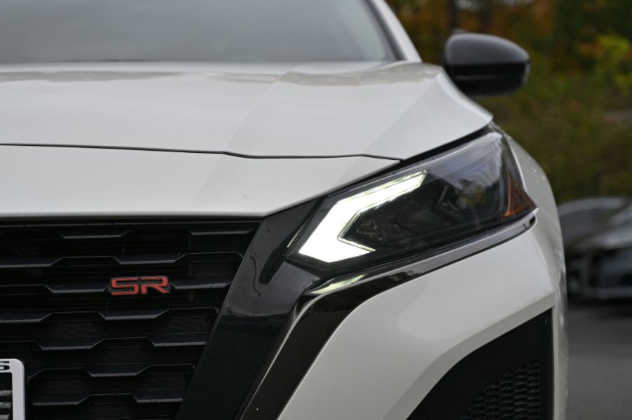 Used 2023 Nissan Altima 2.5 SR w/ SR Premium Package image 13