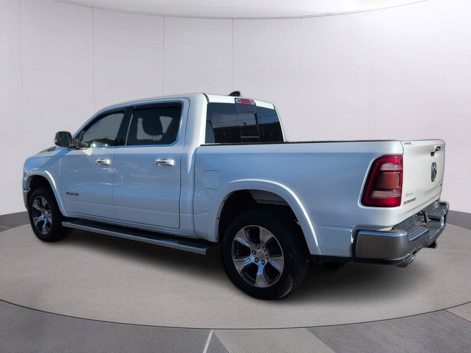Used 2019 RAM 1500 Laramie AWD/4WD image 3