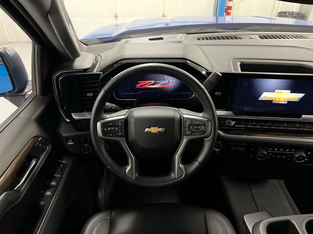 Used 2025 Chevrolet Silverado 1500 LT AWD/4WD image 11