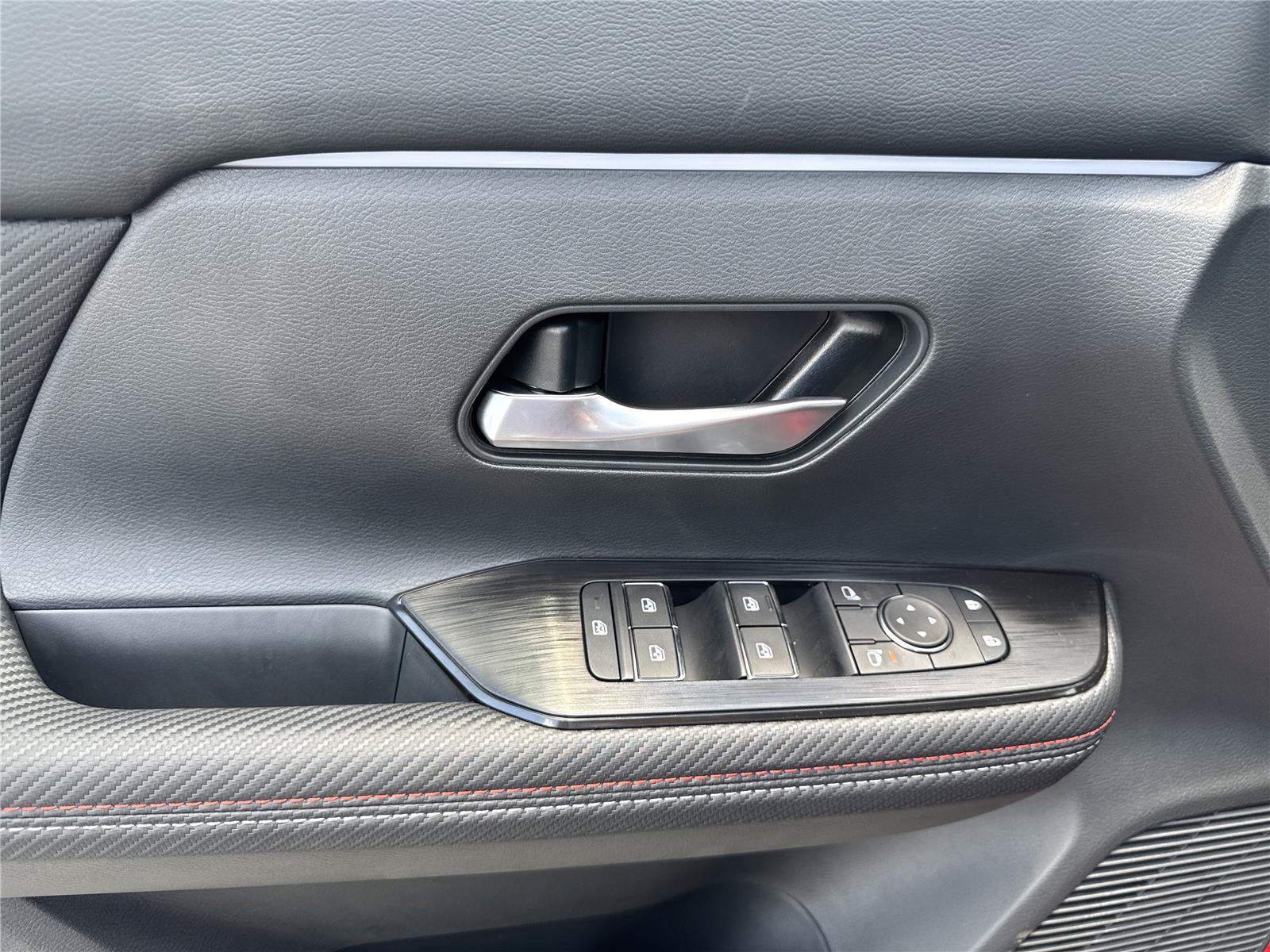 New 2026 Nissan Kicks SR AWD/4WD image 17