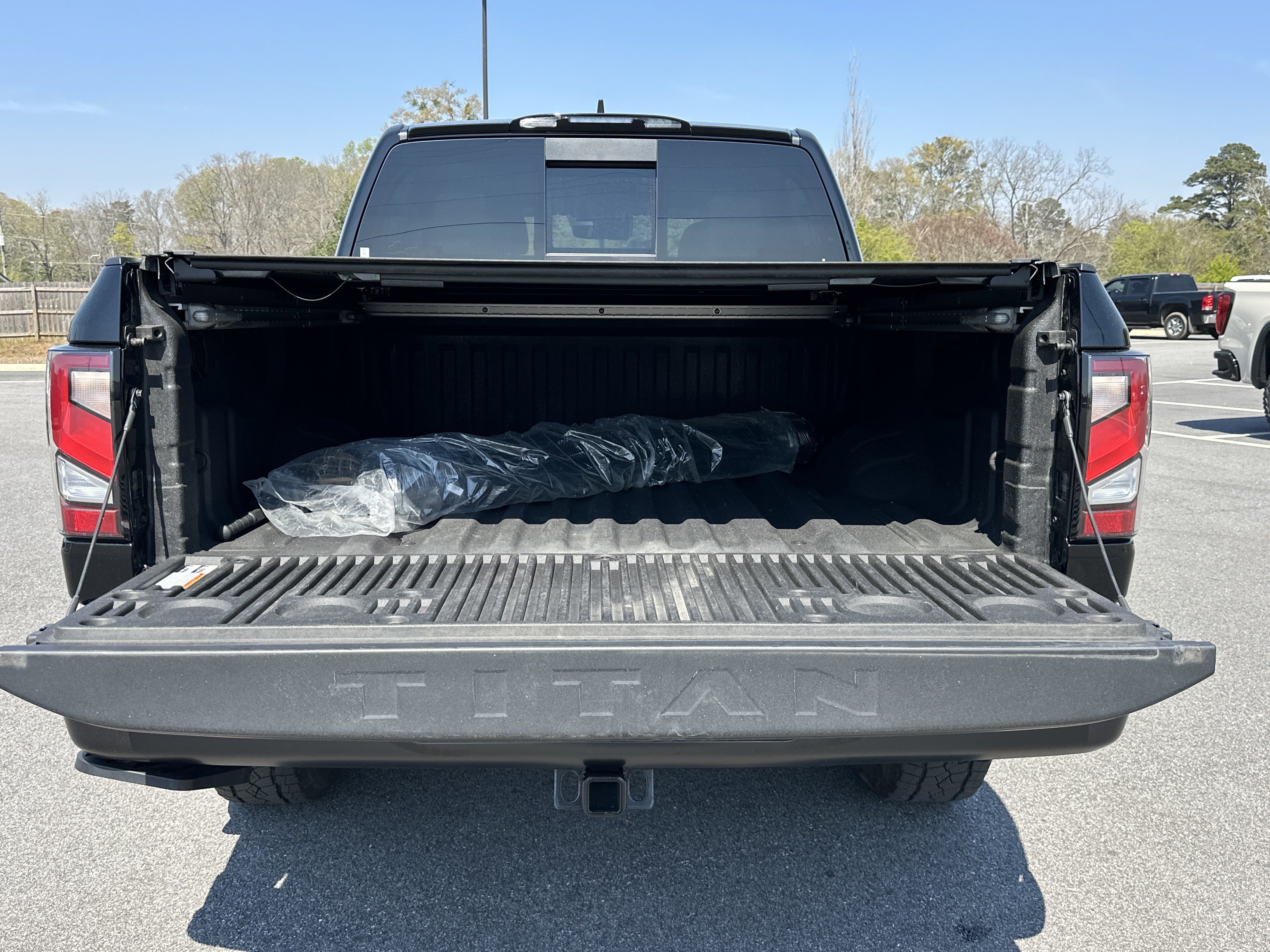 Used 2024 Nissan Titan PRO-4X w/ Pro-4x Convenience Package image 19