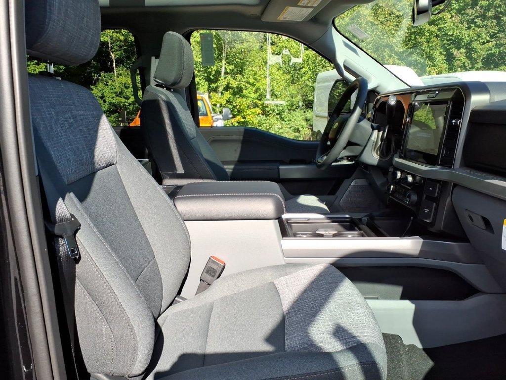 New 2026 Ford F250 XLT w/ XLT Premium Package AWD/4WD image 13