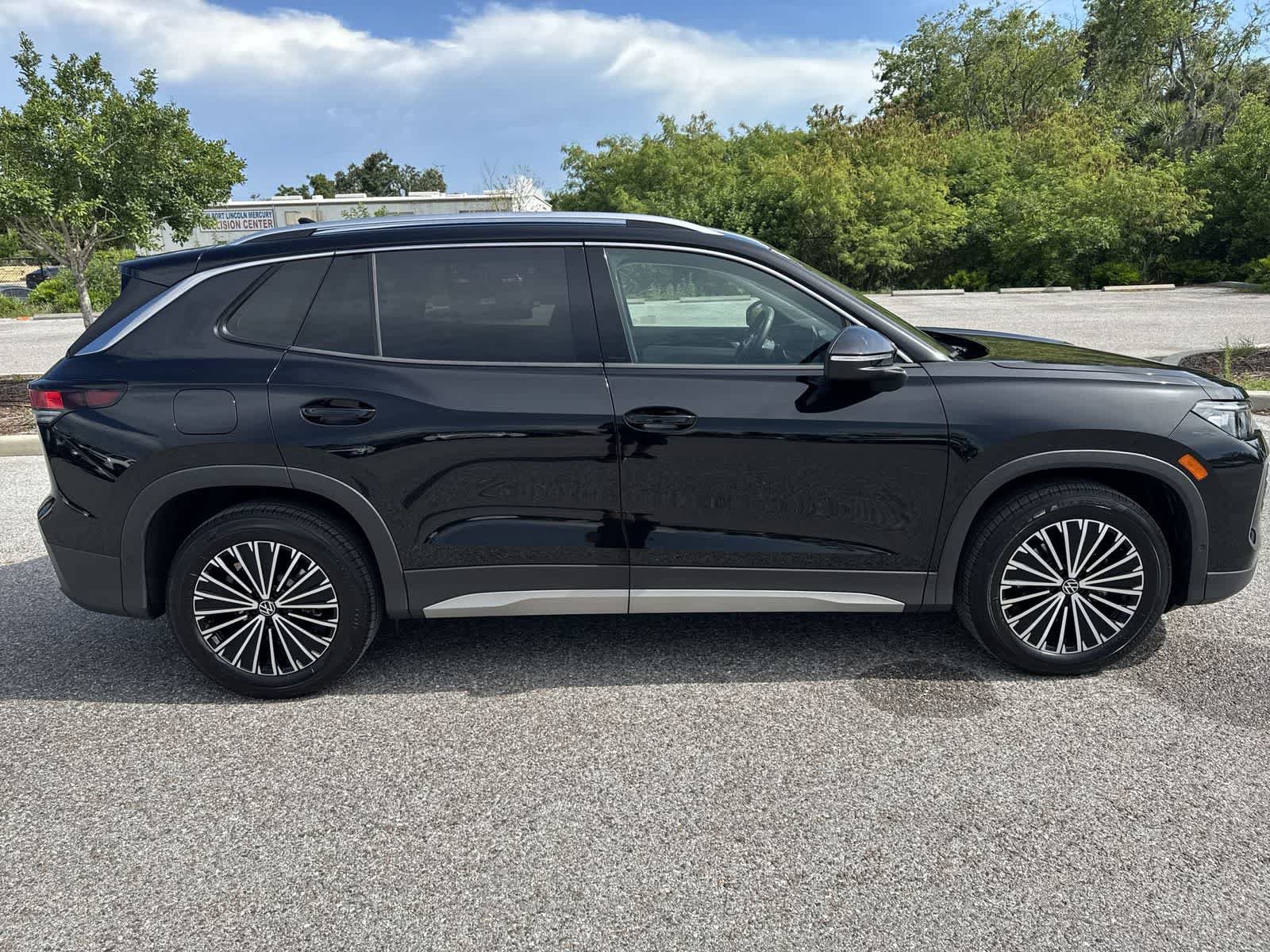 Certified 2025 Volkswagen Tiguan S w/ 18" Wheel Package FWD image 7