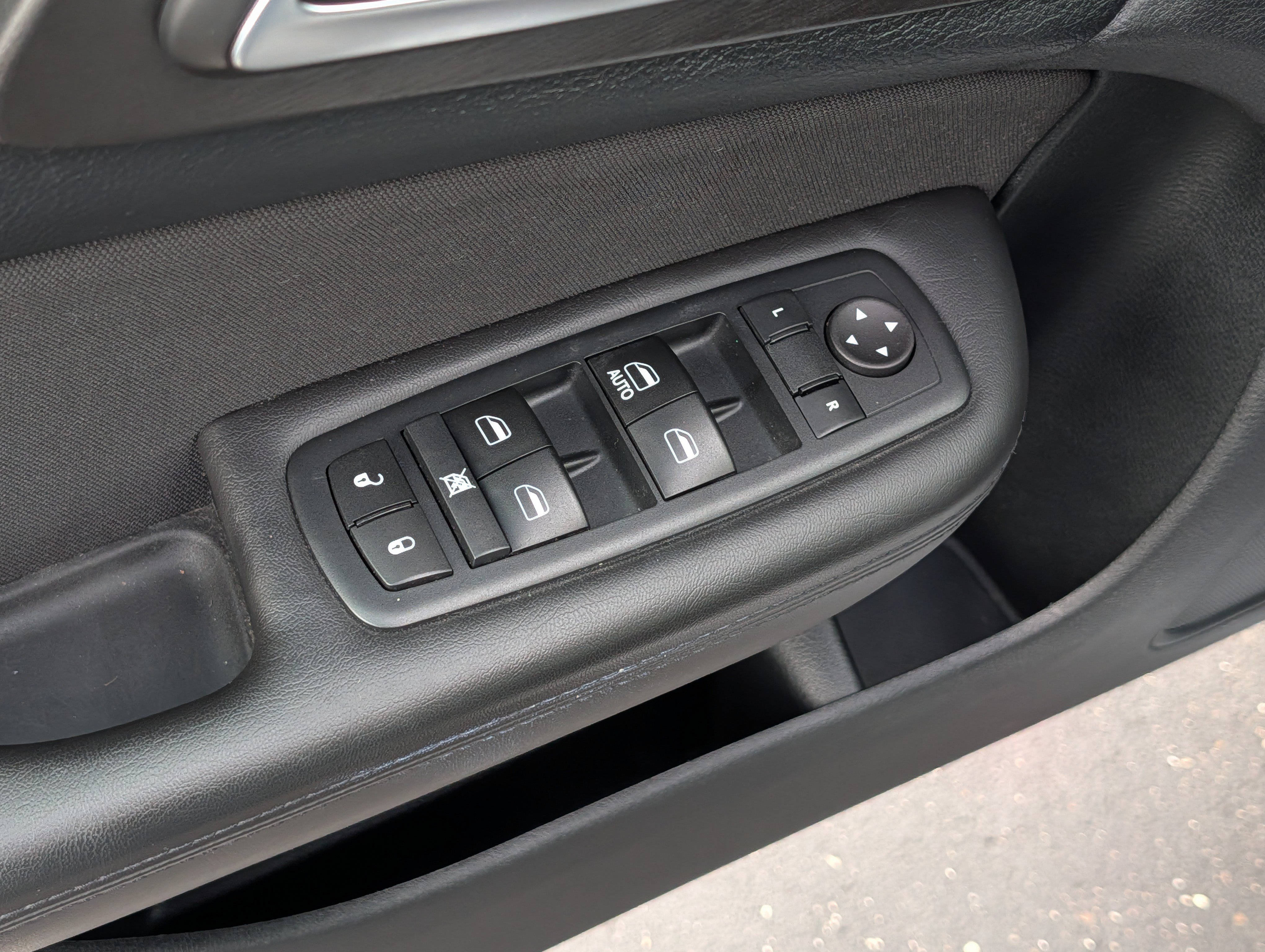Used 2017 Chrysler 200 LX FWD image 19