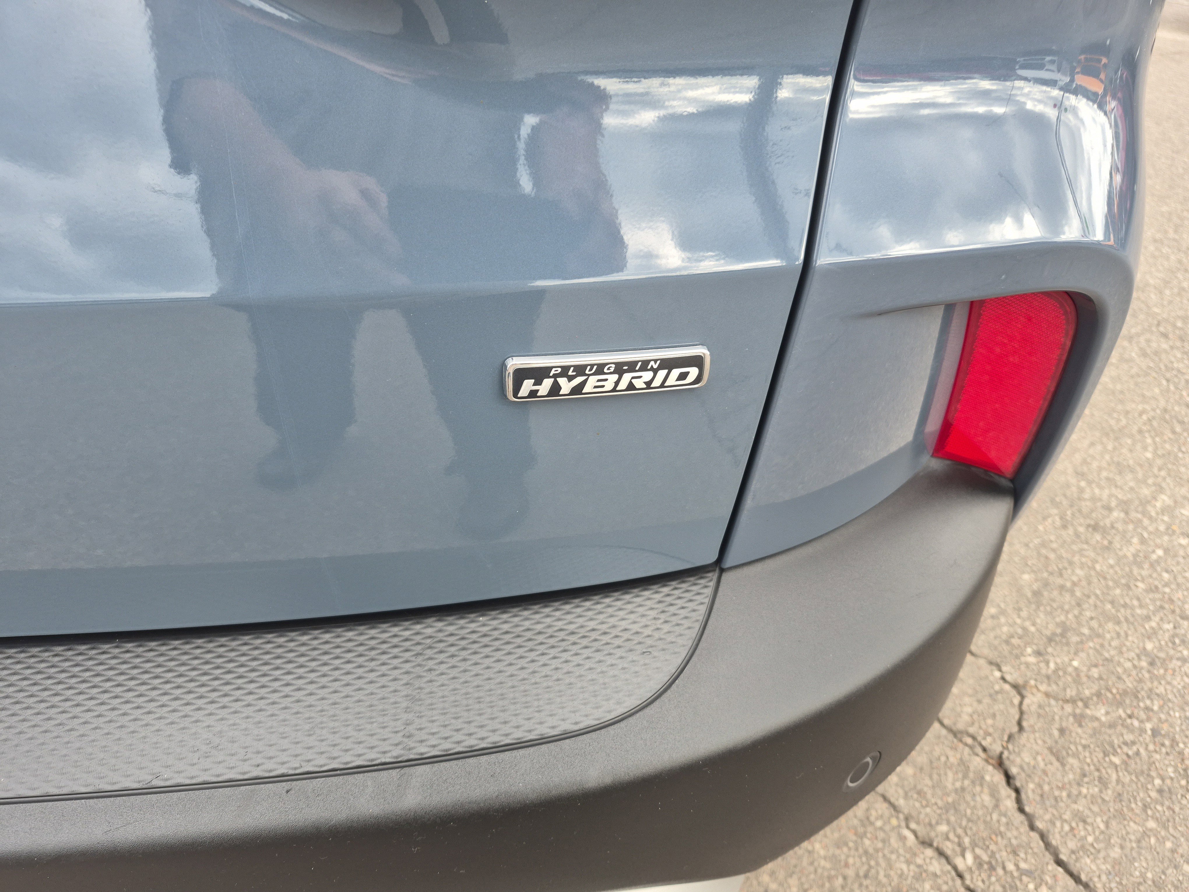 Certified 2025 Ford Escape SE w/ PHEV Premium Package FWD image 7