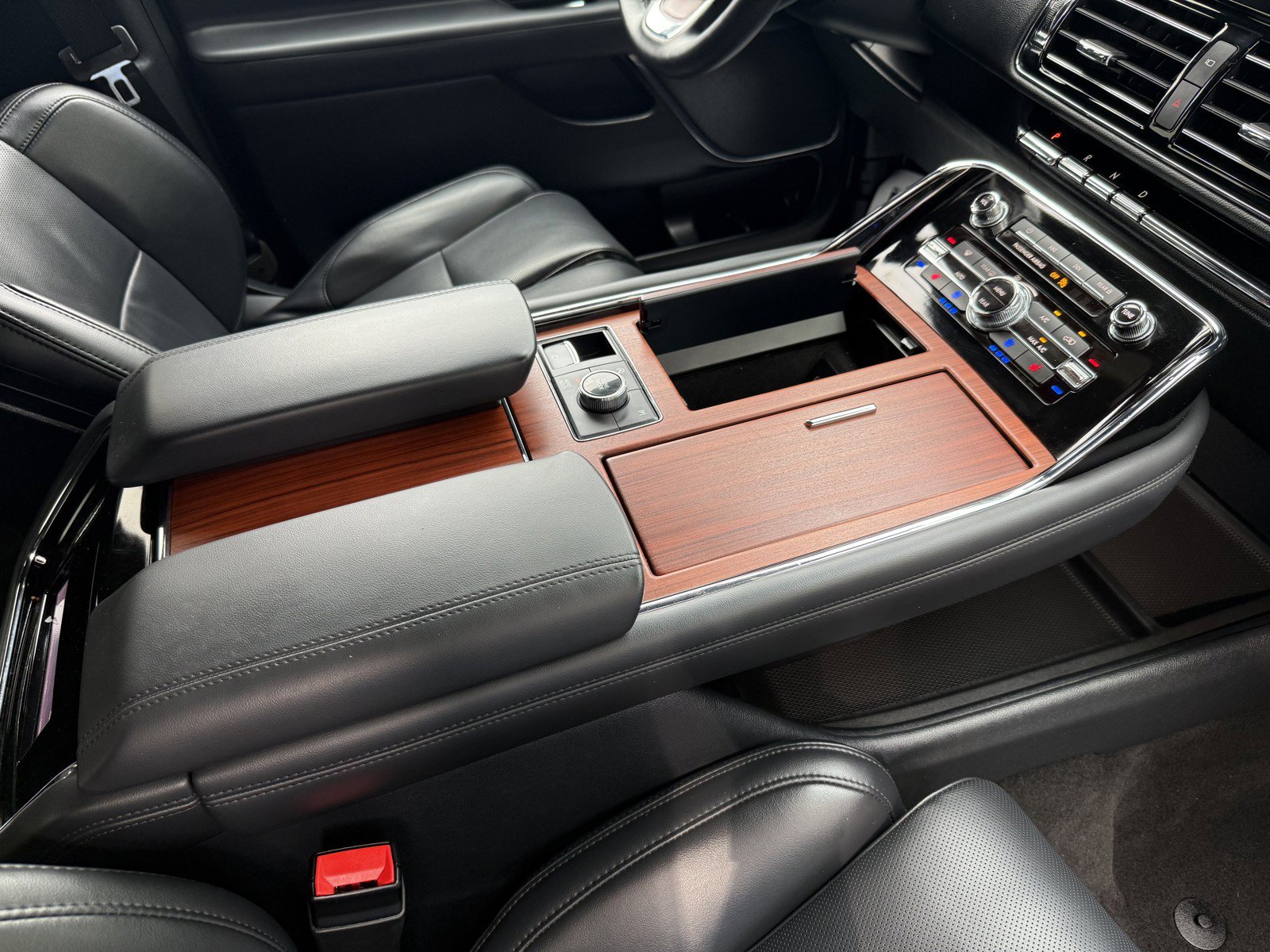 Used 2024 Lincoln Navigator Premiere AWD/4WD image 20