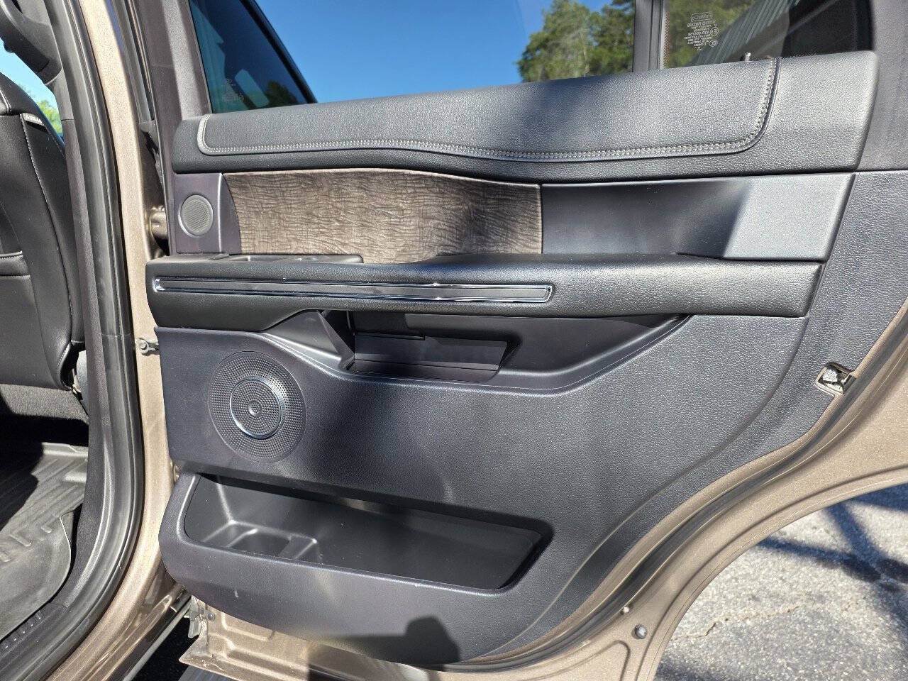 Used 2019 Ford Expedition Limited w/ Equipment Group 302A RWD image 18