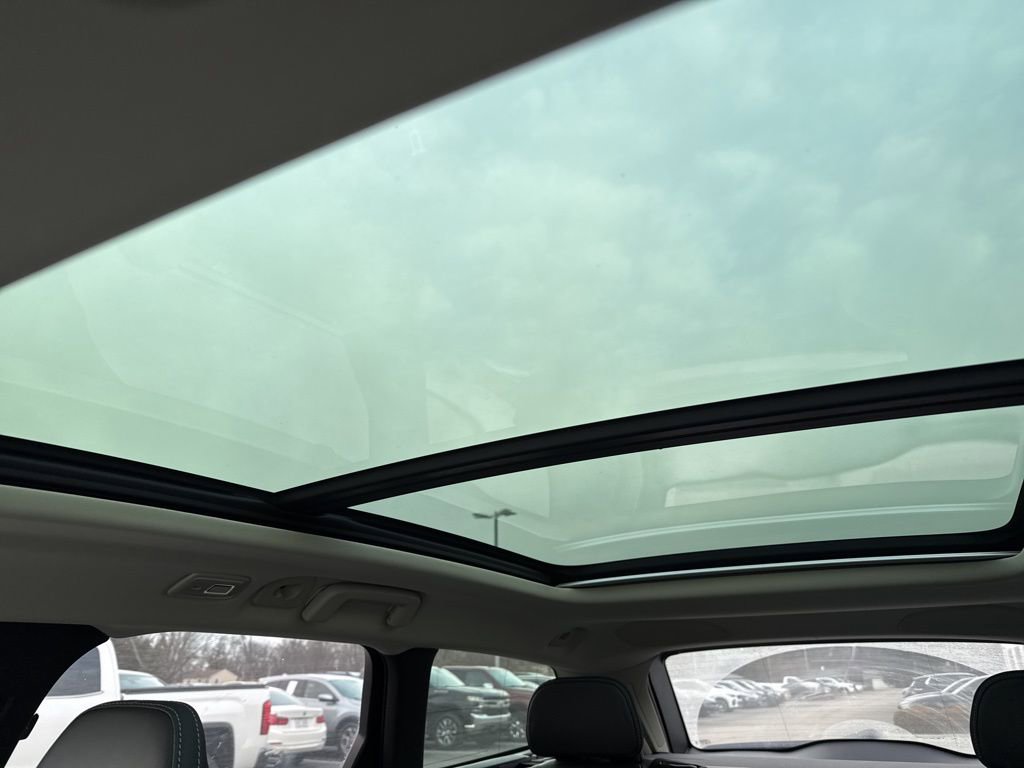 Used 2023 Volvo V90 B6 Cross Country Ultimate w/ Climate Package image 18