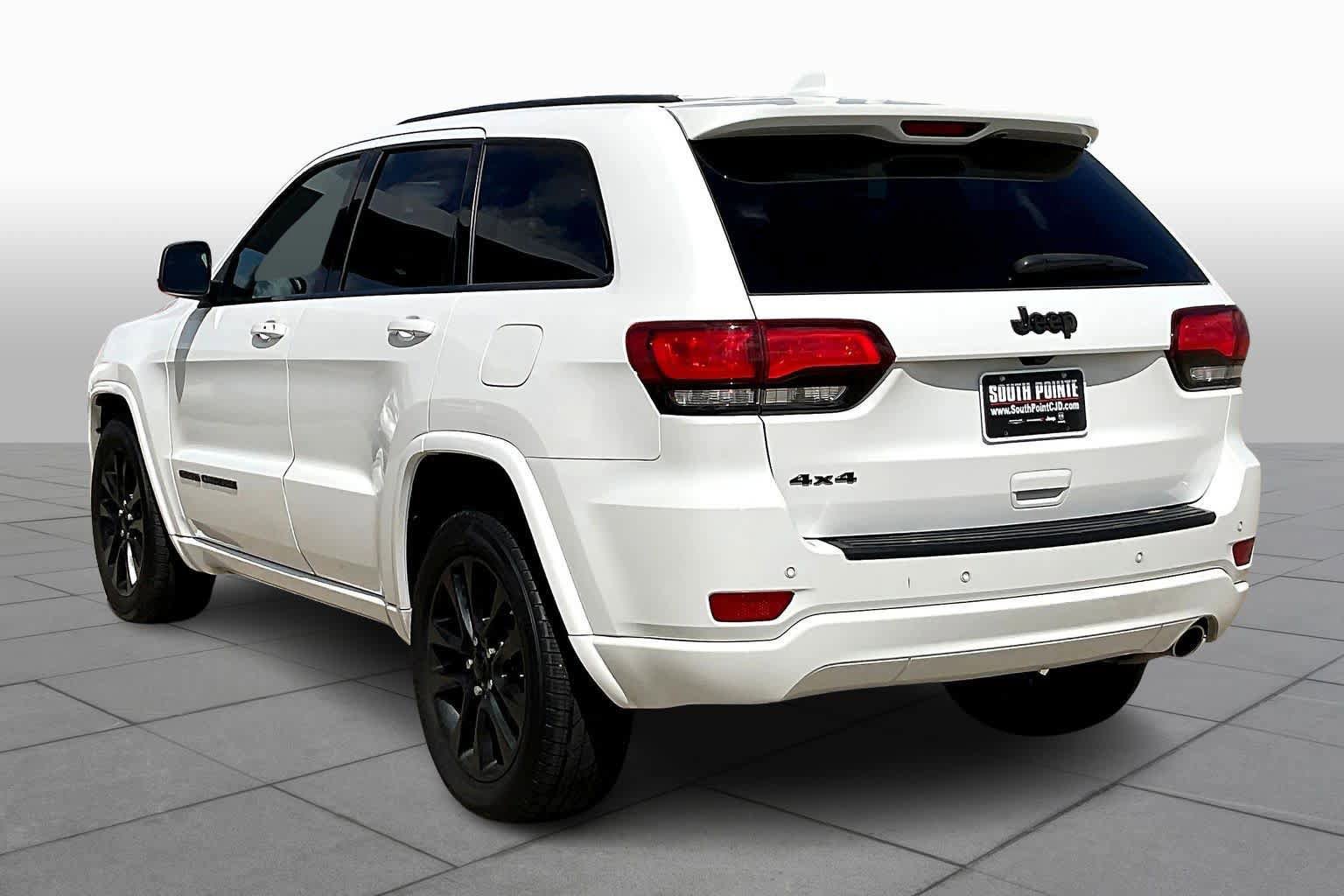 Used 2019 Jeep Grand Cherokee Altitude AWD/4WD image 12
