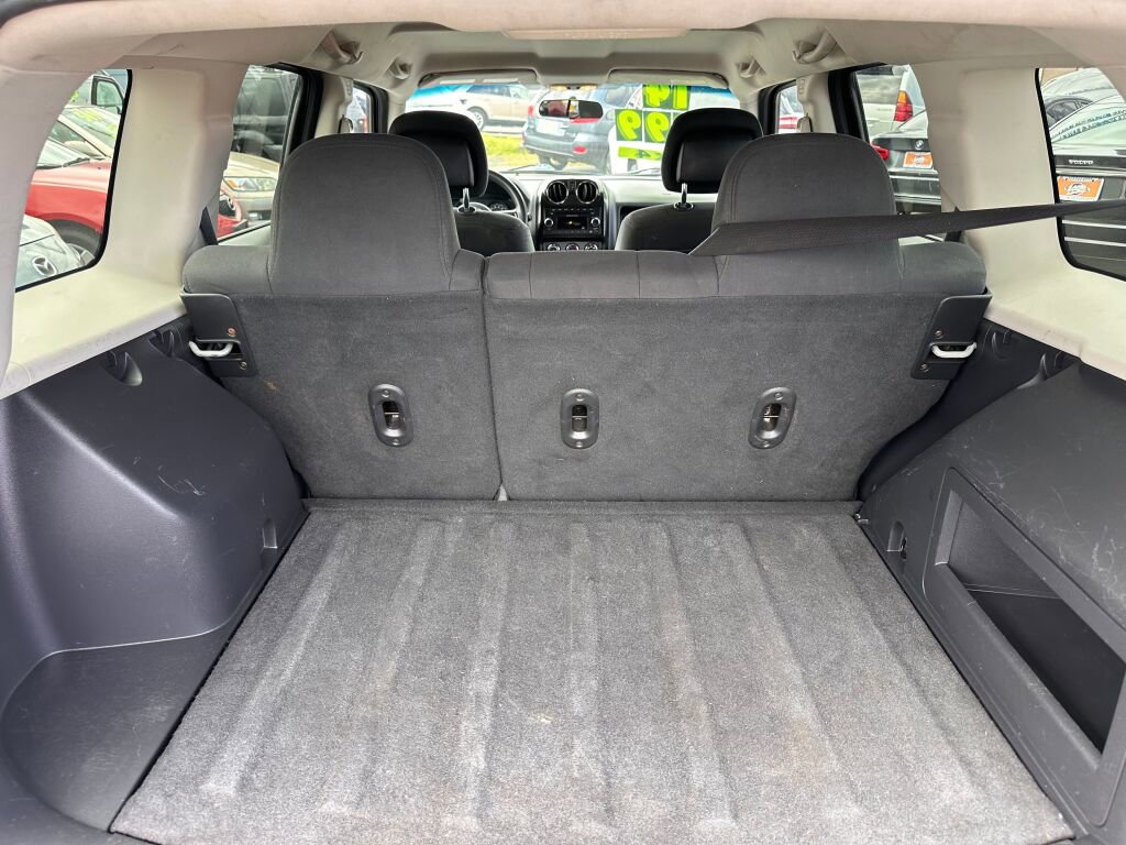 Used 2014 Jeep Patriot Sport image 9