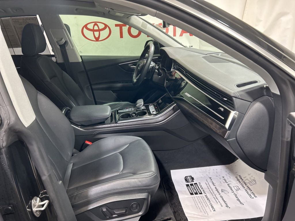 Used 2023 Audi Q8 Prestige w/ Prestige Package image 12