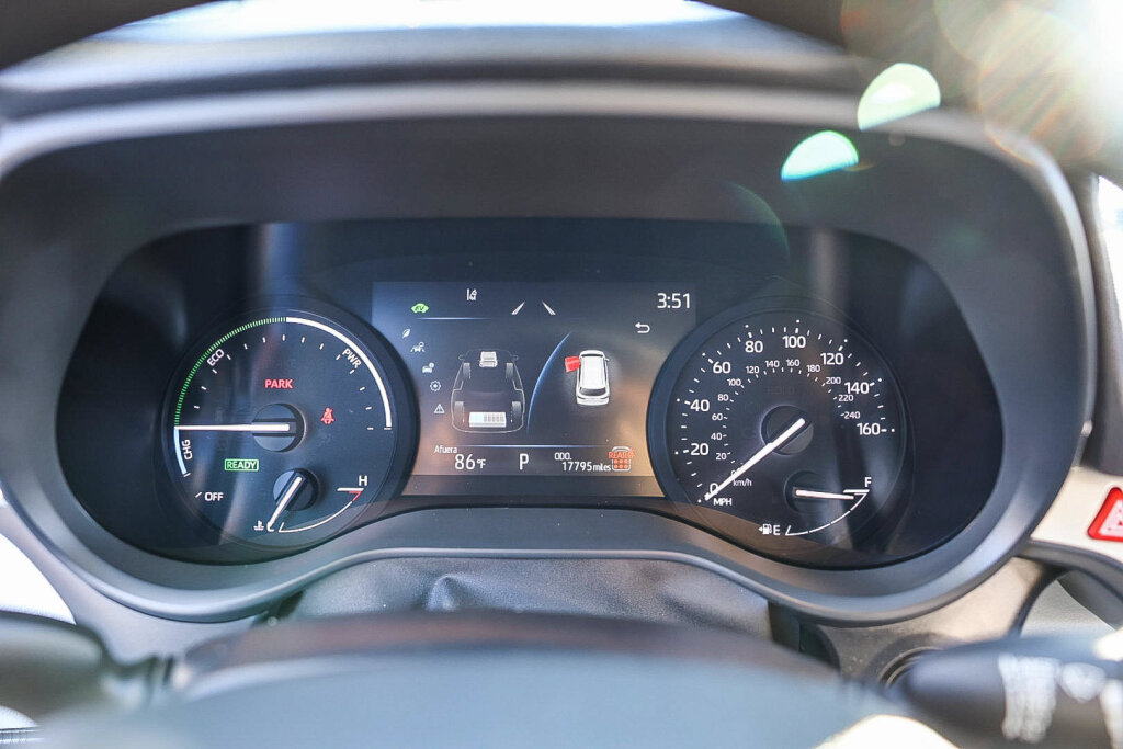 Used 2025 Toyota Sienna LE FWD image 14