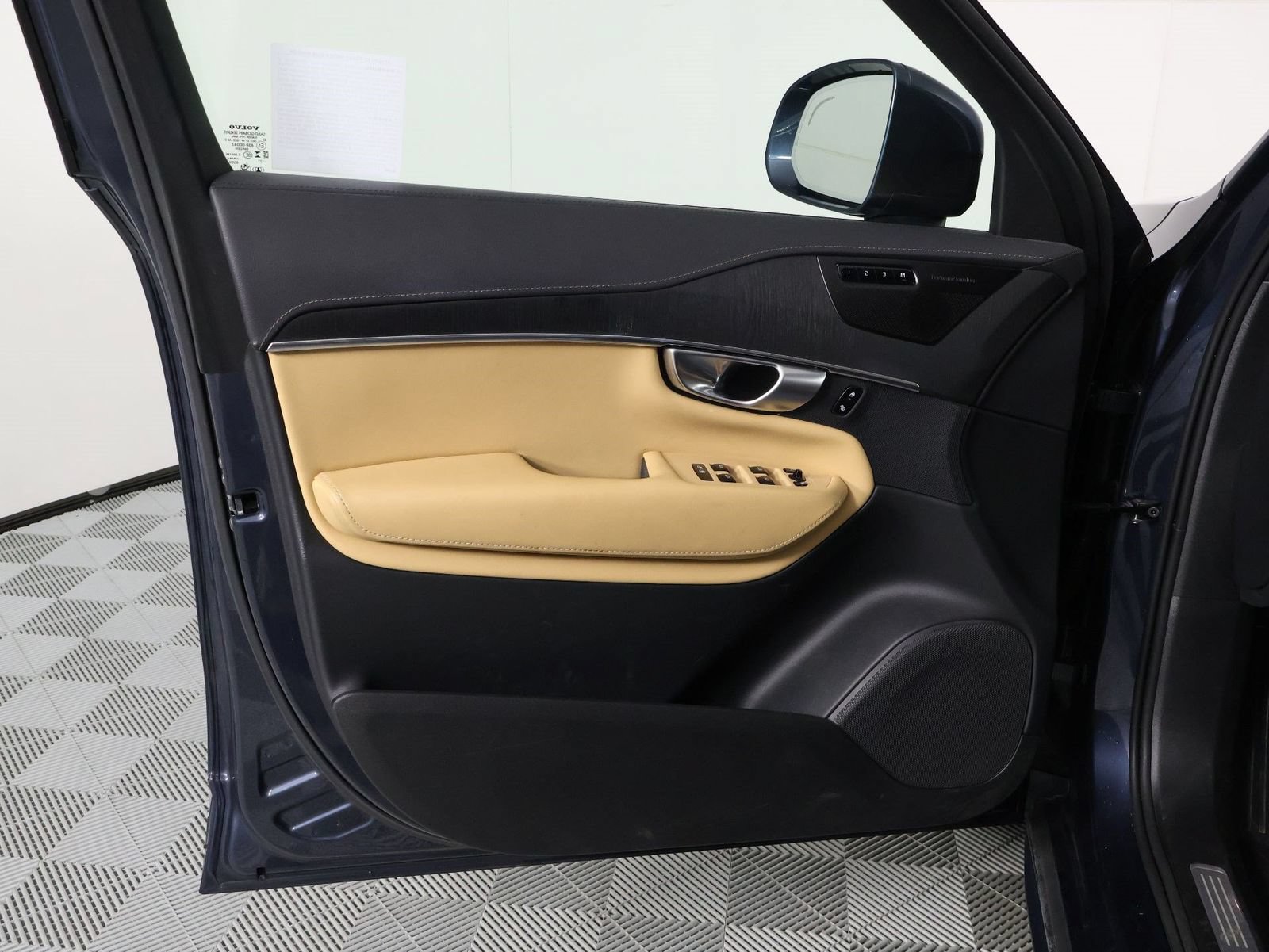 Used 2024 Volvo XC90 B6 Ultimate w/ Lounge Package AWD/4WD image 17