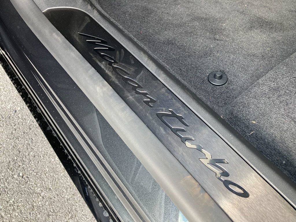Used 2025 Porsche Macan Turbo Electric AWD/4WD image 8