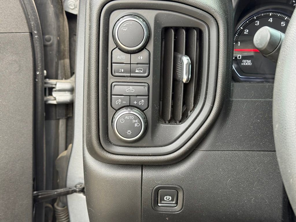 Used 2020 Chevrolet Silverado 1500 Custom w/ Custom Value Package AWD/4WD image 18