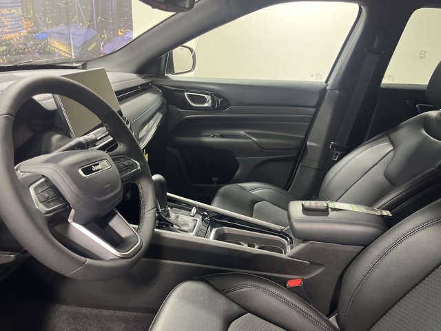 New 2026 Jeep Compass Latitude image 10