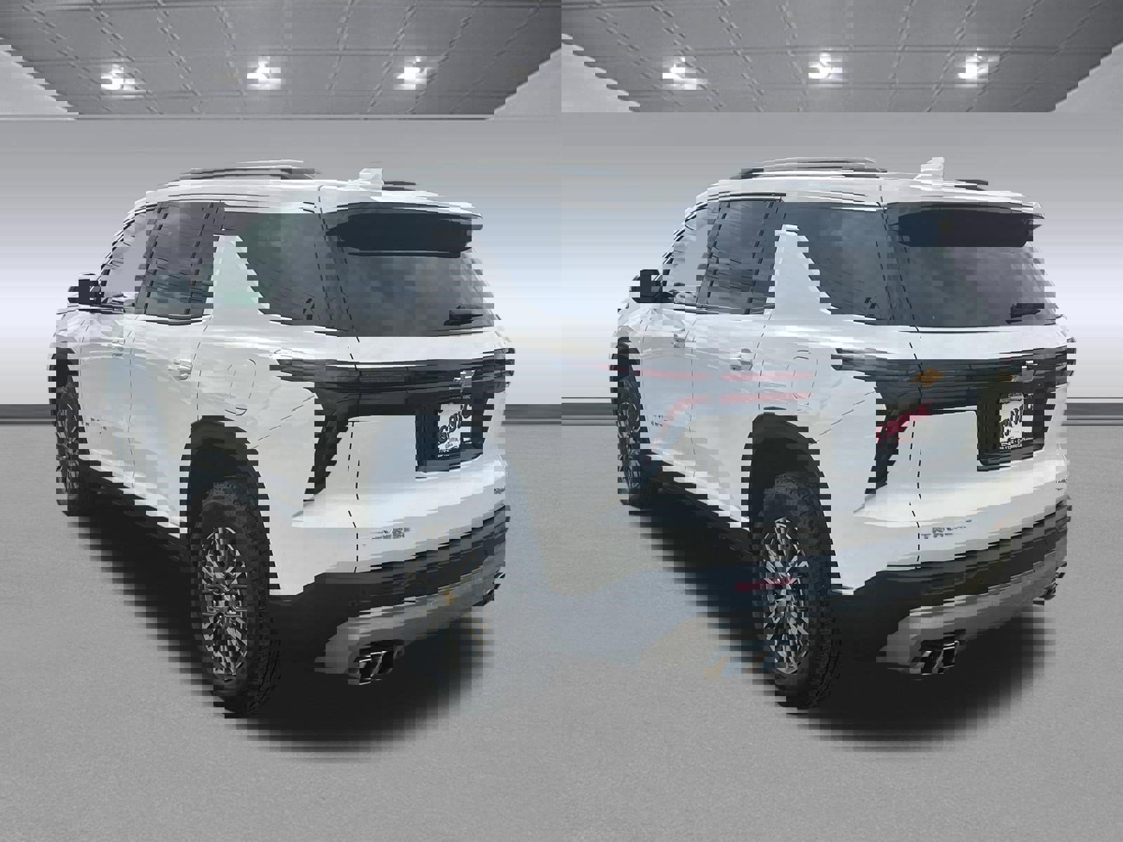 Used 2025 Chevrolet Traverse LT FWD image 5