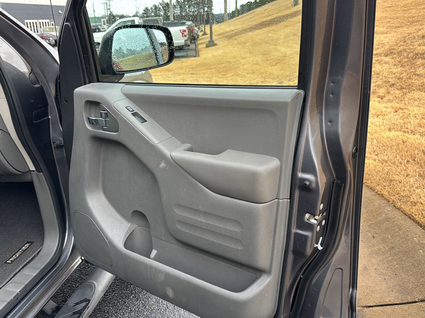 Used 2020 Nissan Frontier SV image 12