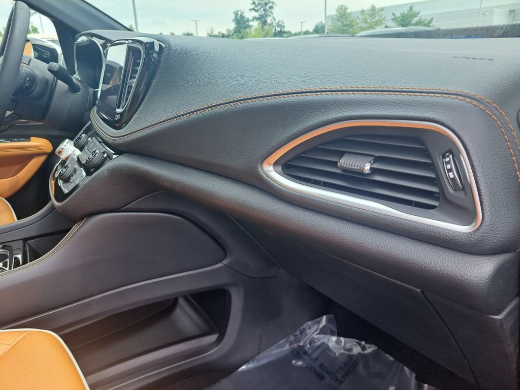 Used 2023 Chrysler Pacifica Pinnacle FWD image 38