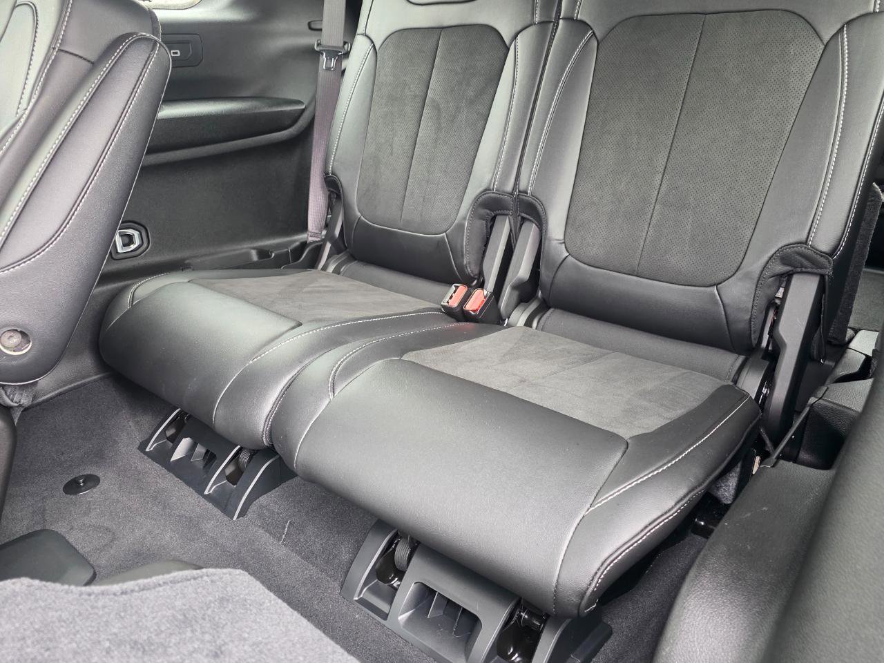 Used 2024 Jeep Grand Cherokee L Altitude image 16