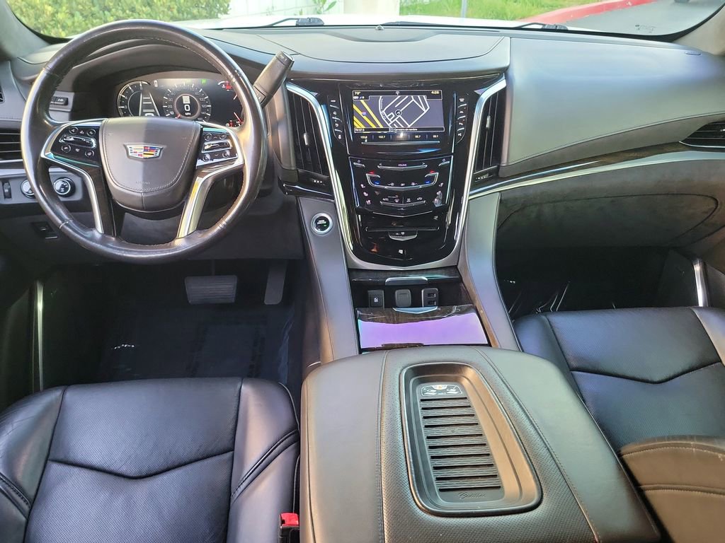 Used 2018 Cadillac Escalade Platinum image 3
