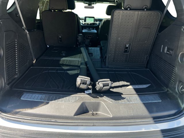 Used 2022 Chevrolet Tahoe Z71 w/ Z71 Off-Road Package AWD/4WD image 19