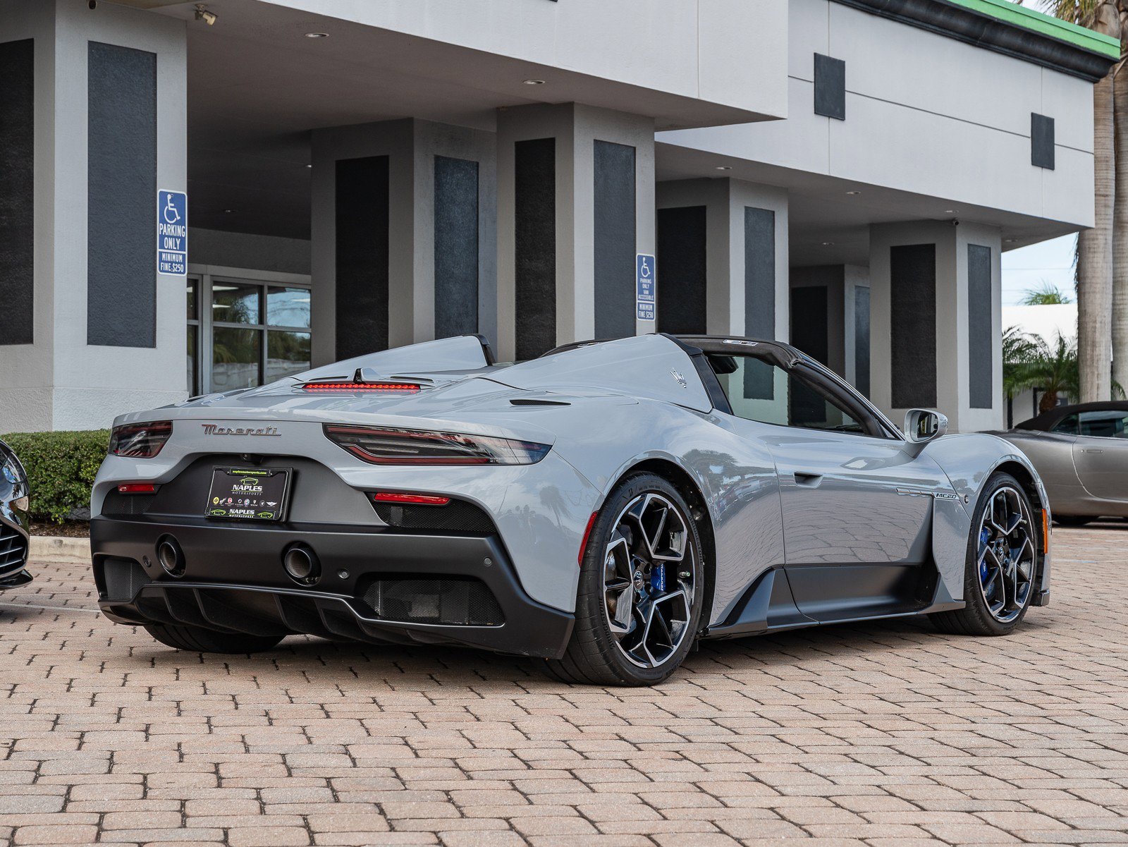Used 2023 Maserati MC20 Spyder image 14