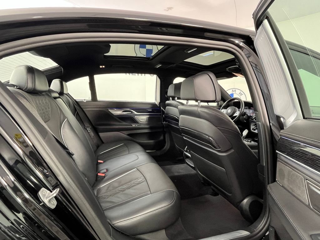 Used 2021 BMW 740i xDrive w/ M Sport Package AWD/4WD image 21