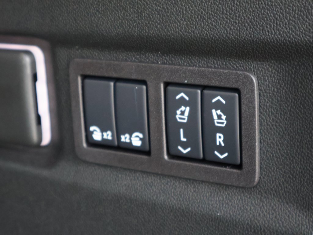 New 2025 Chevrolet Suburban High Country image 35