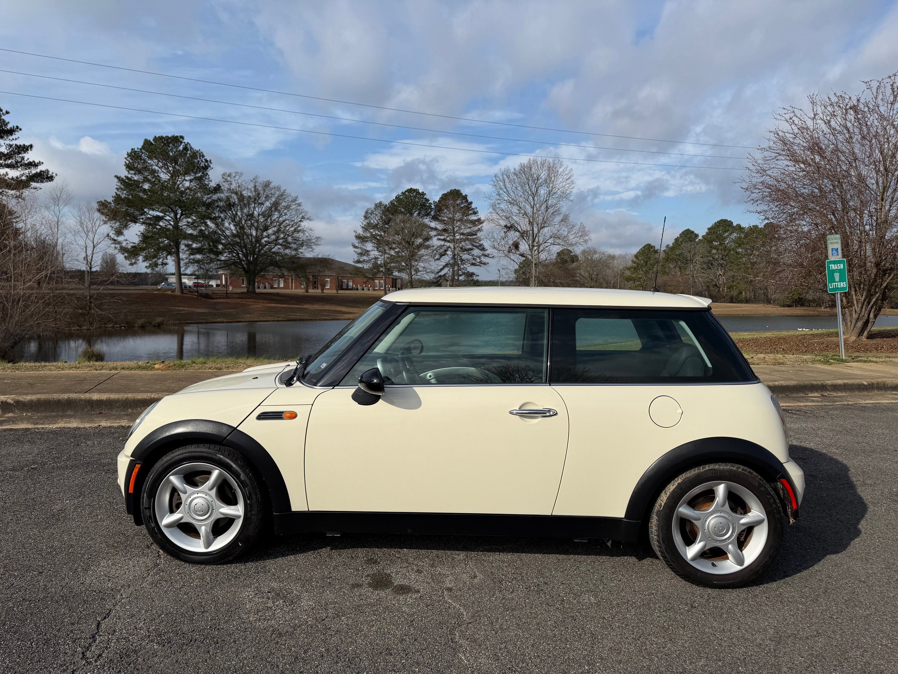 Used 2003 MINI Cooper Hardtop image 2