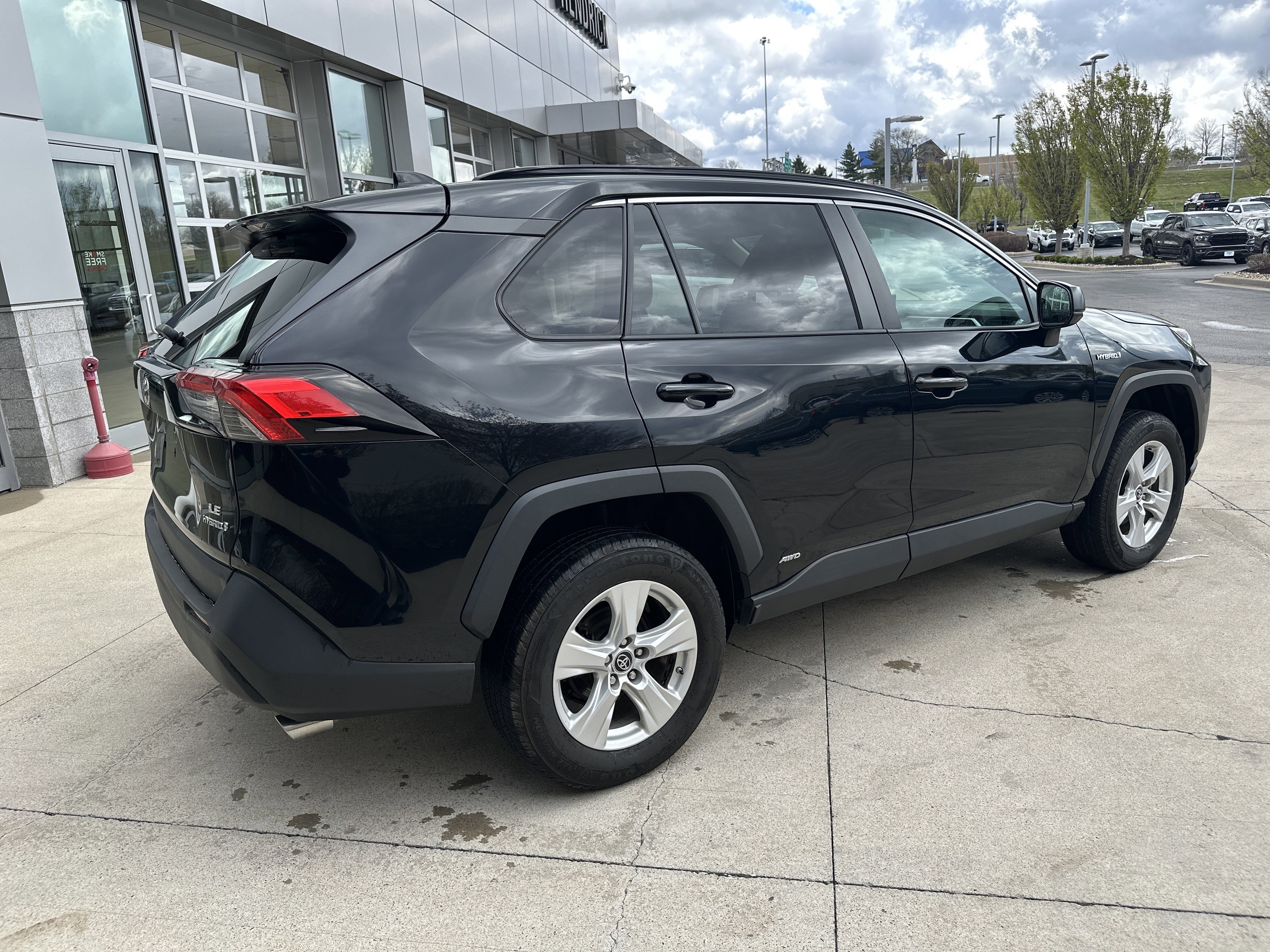 Used 2021 Toyota RAV4 LE AWD/4WD image 6