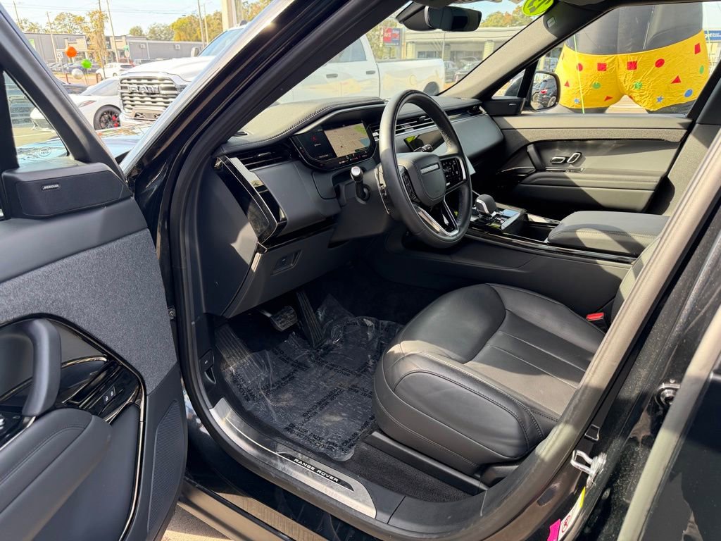 Used 2025 Land Rover Range Rover Sport SE image 15