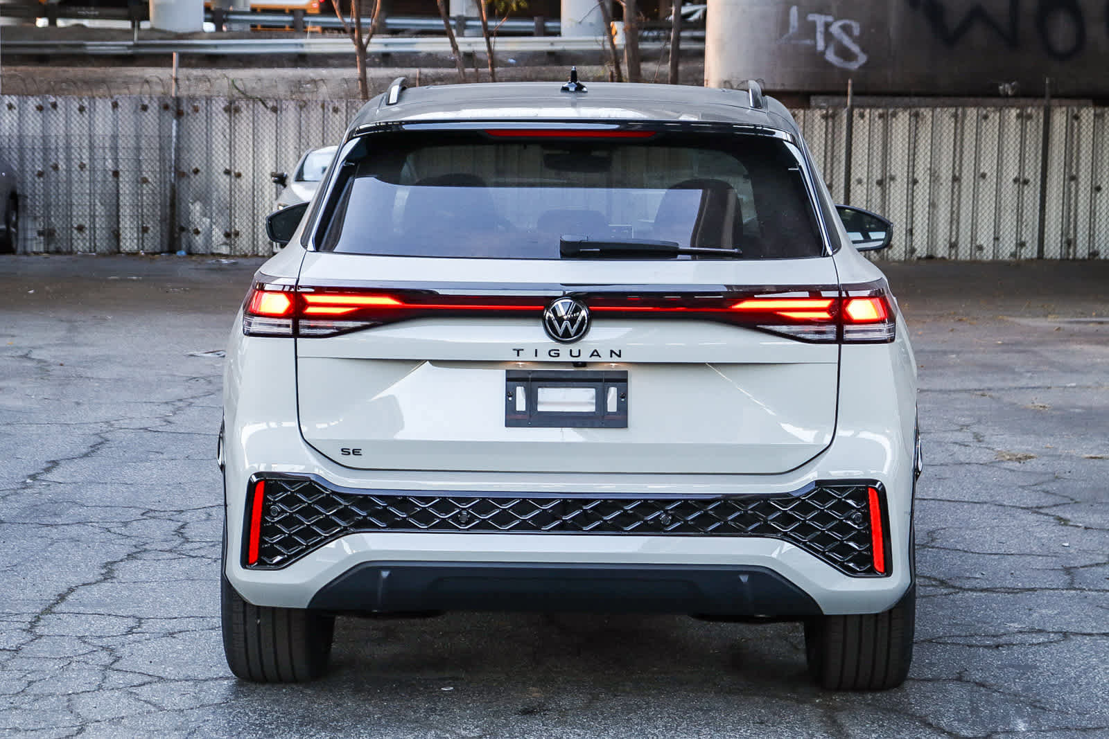 New 2026 Volkswagen Tiguan SE R-Line image 5