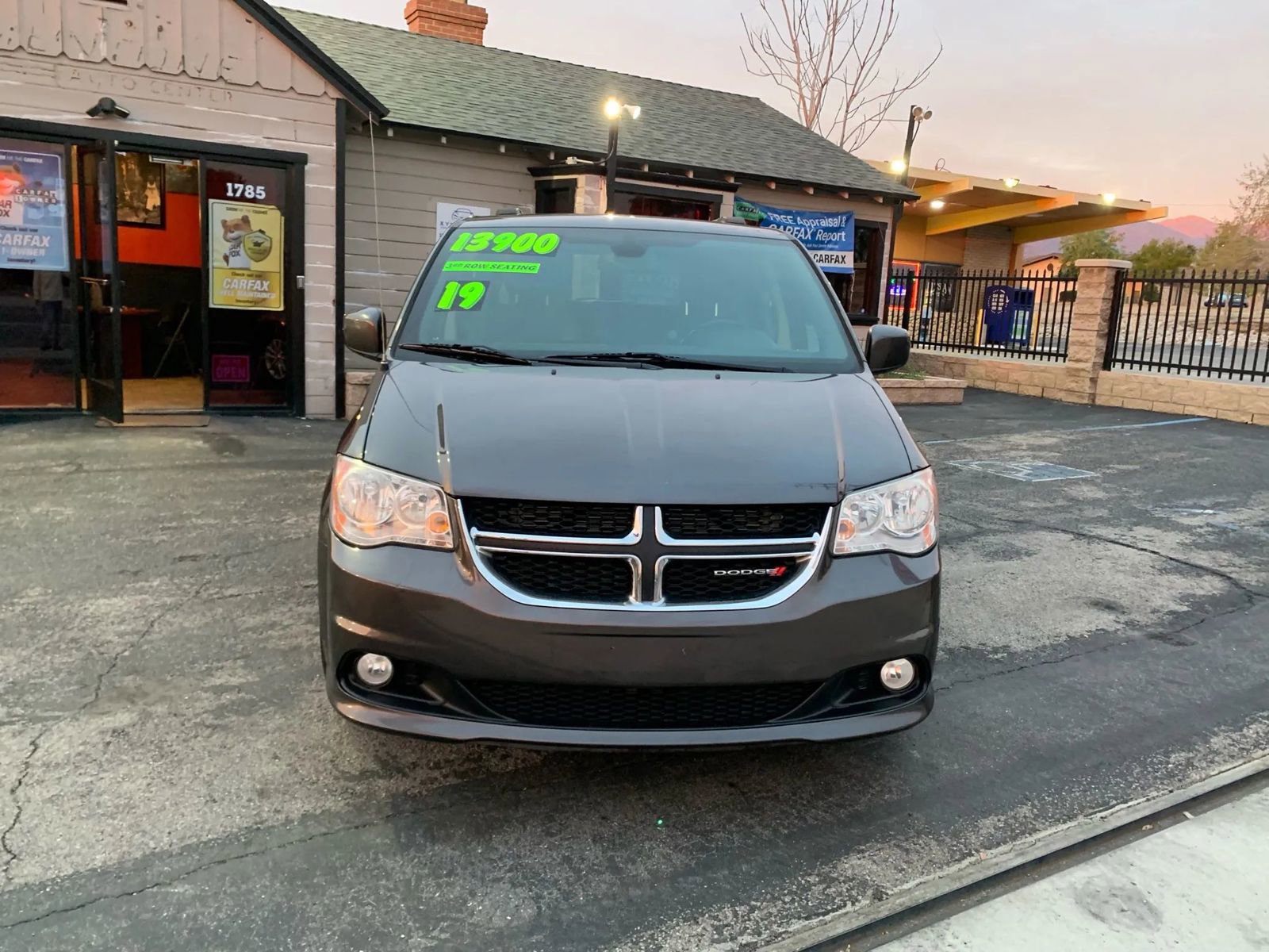 Used 2019 Dodge Grand Caravan SXT image 5
